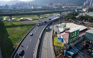 國慶連假中部爆車潮！高公局籲走替代道路省時又省錢