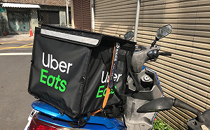 颱風天暫停服務！美食外送平台自律公約出爐