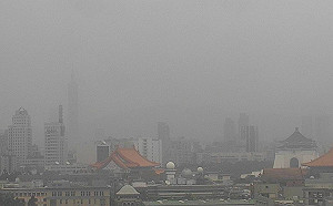 沙塵暴來襲！北台灣一片灰濛濛101也消失