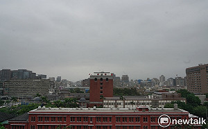 雨也擋不住！沙塵暴進攻南部  竹南部分測站亮起紅燈
