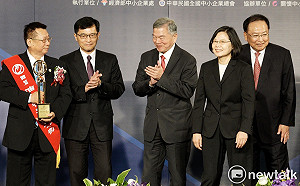 蔡英文出席磐石獎也遲到？府：沒有遲到半小時