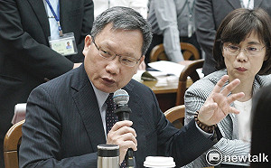 昨台股大跌696點  財長蘇建榮:國安基金會密切關注