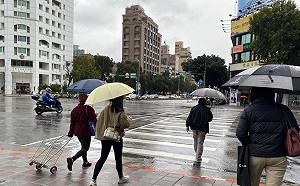 又濕又冷！中部以北8縣市、澎湖縣大雨特報