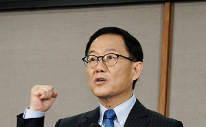 臉書上出現一堆假帳號！丁守中收集證據報警