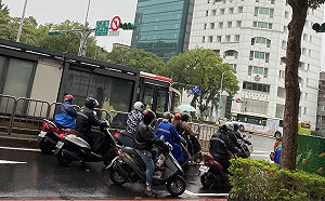 記得帶傘！北台入夜降雨趨緩  跨年夜至元旦留意低溫
