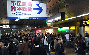 更新》人潮爆多!北捷跨年運量比去年增60.1萬人次