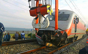 自強號撞堆高機出軌!台鐵:統計損失向車主、駕駛求償