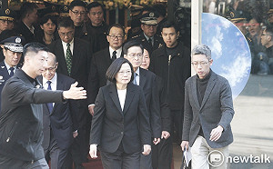 黑鷹失事》蔡英文、馬英九赴三總 弔唁罹難者並慰問傷者