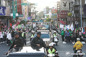 突圍艱困選區 蔡英文陪蔡培慧掃街盼翻轉南投