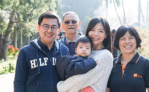 (影)全家總動員投票去！洪慈庸：保持平常心