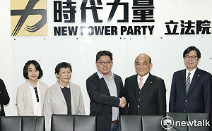 時力立委送口罩 蘇貞昌酸：公眾人物不要做錯誤示範