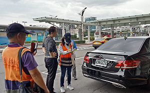 武漢肺炎》防疫期間加強取締白牌車！檢舉獎金最高30萬元