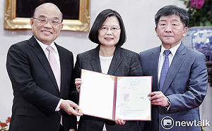 即刻防疫條例簽署 蔡英文：展現台灣民主效率