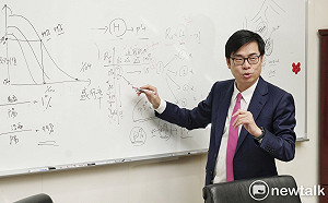 台灣利用大數據追蹤防疫 榮登國際第一名醫學期刊  陳其邁列第一作者