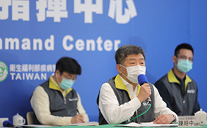 武漢肺炎》防磐石艦群聚感染事件再發生！陳時中提PCR小型檢測機器