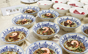 流口水！「阿中自助餐」超澎湃  35道經典辦桌菜、銅板美食通通上桌