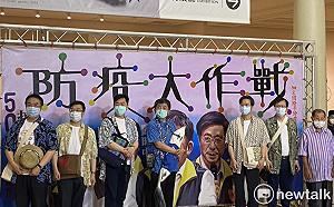 台南鄉親超熱情！陳時中抵達奇美博物館大批民眾圍觀