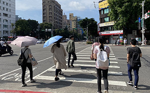 全台8縣市高溫特報！酷熱天氣持續到明天