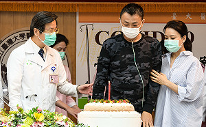 武漢肺炎》住院長達75天！台大醫院確診重症患者康復出院