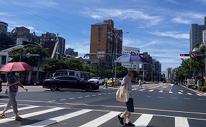 全台10縣市高溫特報！中午東部地區飆破37度