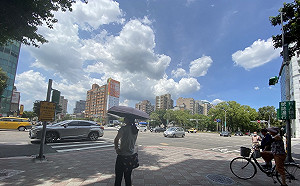 連假第二天仍高溫炎熱！中南部留意不定時降雨