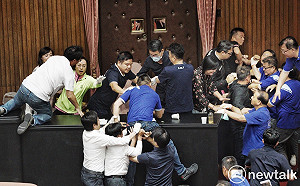 譏游錫堃如傀儡 江啟臣嗆:寧願柯建銘當立法院長