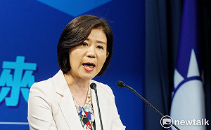 王育敏穿飛行外套被綠酸「阿姨」  網怒吼:50歲不是人嗎?