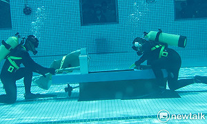 (影) 視察水下作業大隊及潛艦 蔡英文：守護藍色國土的不對稱戰力