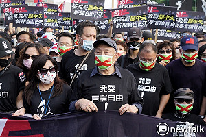 秋鬥為言論自由發聲 中天主播全體到場集氣