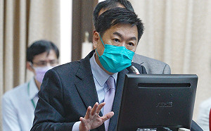 昨晚返台英國航班 陳宗彥：127人  1人發燒18人採檢 