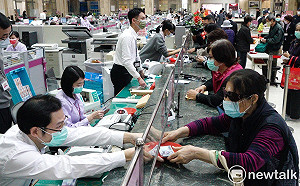 牛年換新鈔添喜氣!去哪換?可以換多少?  4大QA一次看