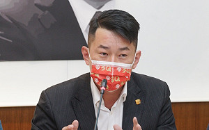 怕被罷免才跑行程、拍片?陳柏惟嗆:你在這世界沒那麼重要