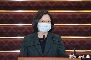 蔡英文下午抵台東 弔殉飛官羅尚樺  慰問羅中尉家屬