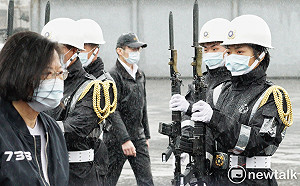 破除性別刻板印象！ 蔡英文：正如我們從未看過「男強人」3字