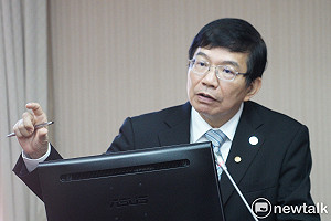 網瘋傳李義祥與工人在邊坡　王國材：照片內大部分不是工人