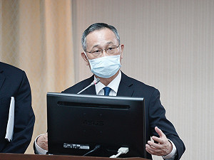 黑衣人砸警局竟沒事？警政署長：依法偵辦不縱容