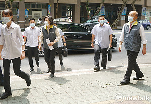 蔡英文：盼7月供應第一波國產疫苗 中央全力協助地方防疫