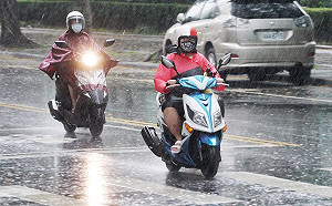 快訊》北北基升級豪雨特報！氣象局狂發大雷雨訊息：注意雷擊防淹水