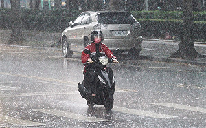 雙北淹水了！豪雨特報擴至7縣市：汐止、內湖一級淹水警戒