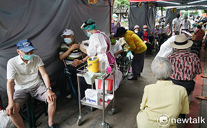 籲在萬華熱區抽血量抗體 沈富雄 : 重大疫情爭議勿被掃進歷史黑洞