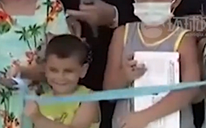 竟敢搶總統風采！土耳其小男孩遭艾爾段敲腦袋 網友直呼「好可愛」