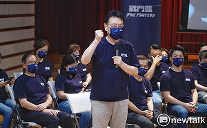 黃國昌點名退出媒體 趙少康回嗆:好笑!怎麼不去找「海董」