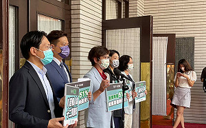 莫德納混打高端 招募受試者  蔡壁如痛批:陳時中到底是「笨」還是「壞」