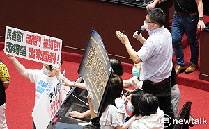 費鴻泰怒嗆時力、民眾黨 「你們就是小綠」