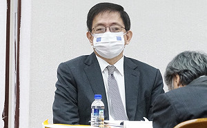 不續任台大校長有政治介入？管中閔 : 有政治心思的人才有政治解讀