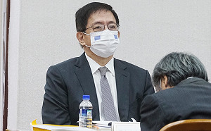 管中閔坦言「中間少一年」才不續任 對潘文忠「沒有芥蒂」