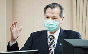 總統警衛室主任買私菸未懲處 陳明通：非國安局的人