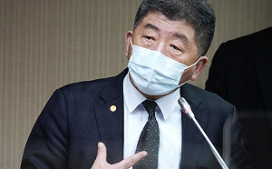 陳時中脫罩喝酒46秒短片猛傳  陳嘉行：參加合法聚會被抹黑！不厚道