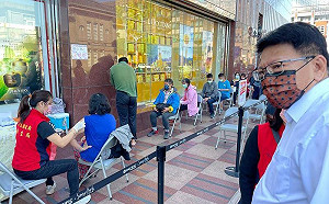 外縣市也可以！到屏東縣打疫苗送現金500元  接種人潮湧現