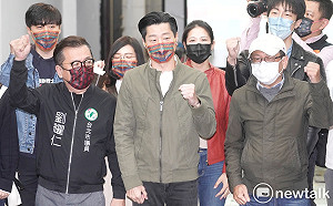 罷昶失敗柯粉側翼崩潰酸？四叉貓驚：竟開始帶風向檢討萬華區選民